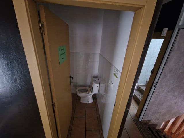 Comercial para venda em Torrevieja - 270 000 € (Ref: 9831513)