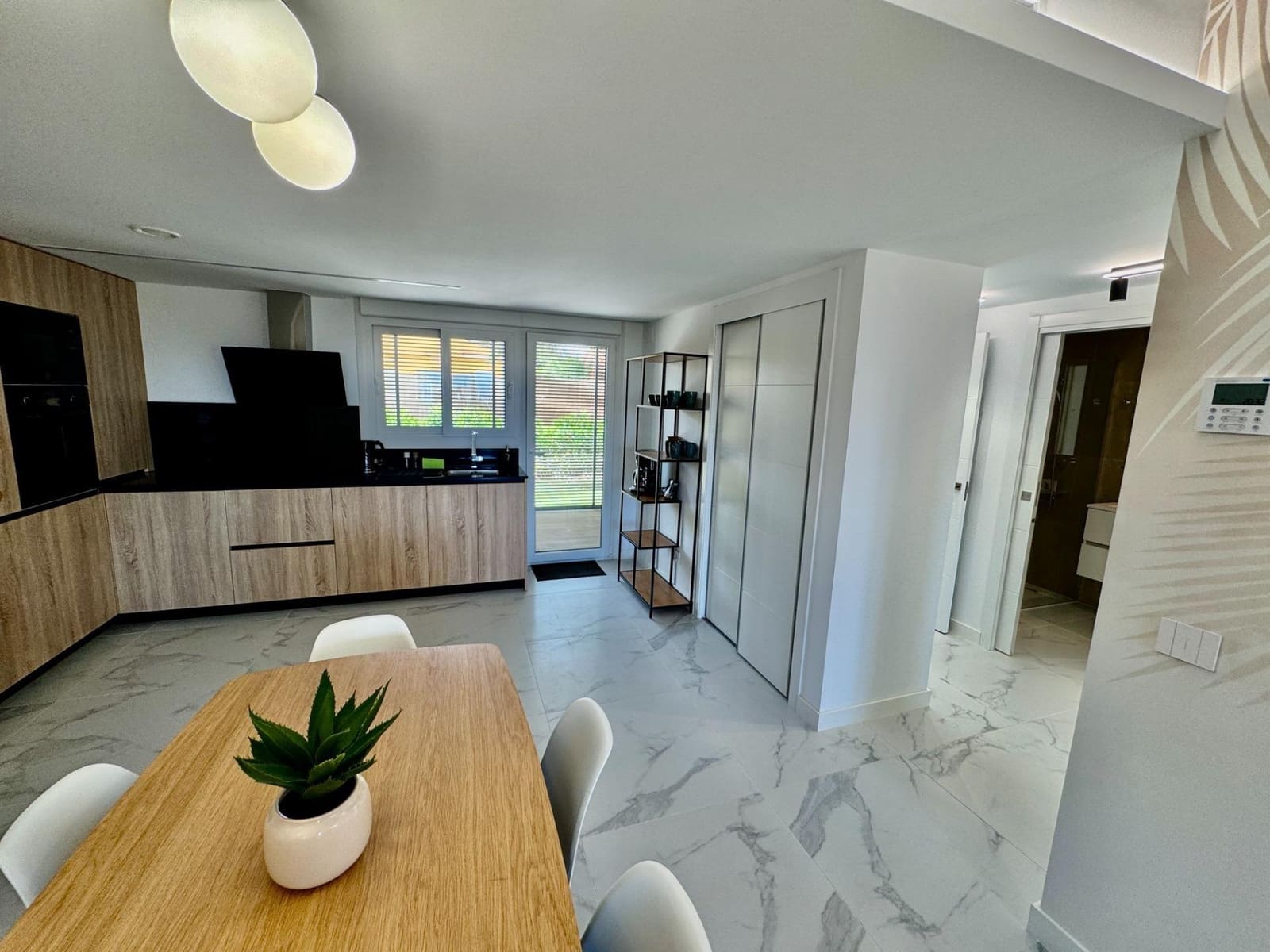 2 slaapkamer Appartement te koop in Torrevieja met zwembad - € 480.000 (Ref: 9831522)