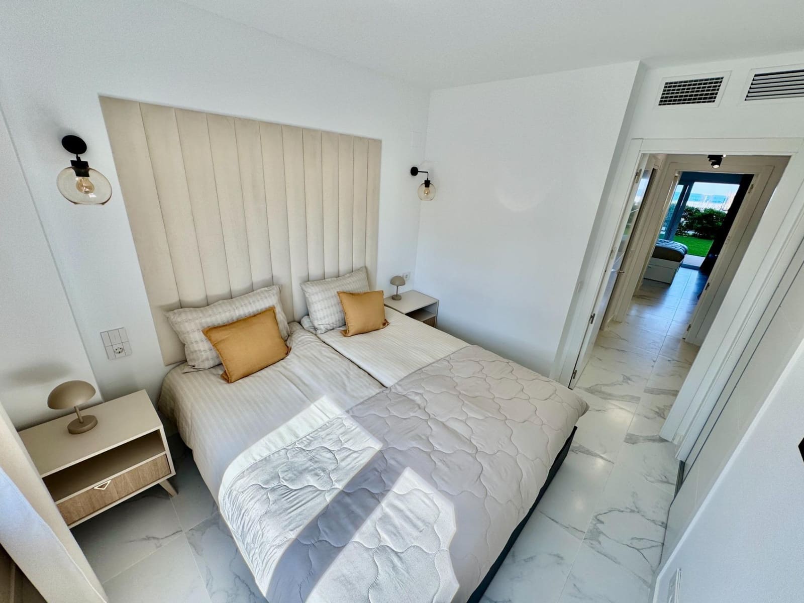 2 slaapkamer Appartement te koop in Torrevieja met zwembad - € 480.000 (Ref: 9831522)
