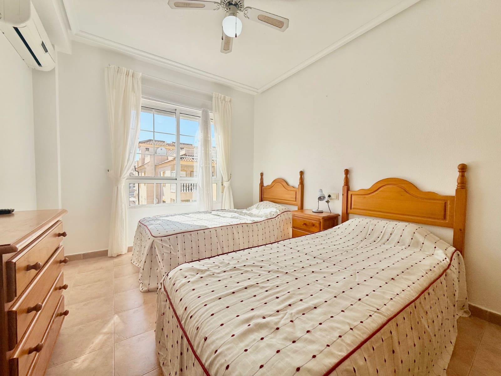 3 slaapkamer Halfvrijstaande villa te koop in Guardamar del Segura met zwembad garage - € 185.000 (Ref: 9847605)