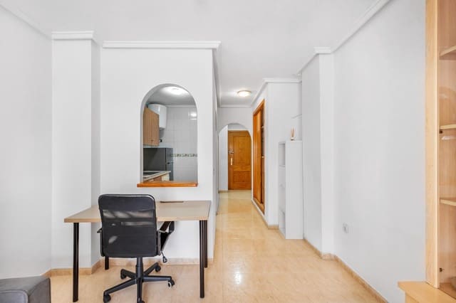Studio til salgs i Torrevieja med svømmebasseng - € 99 900 (Ref: 9847618)