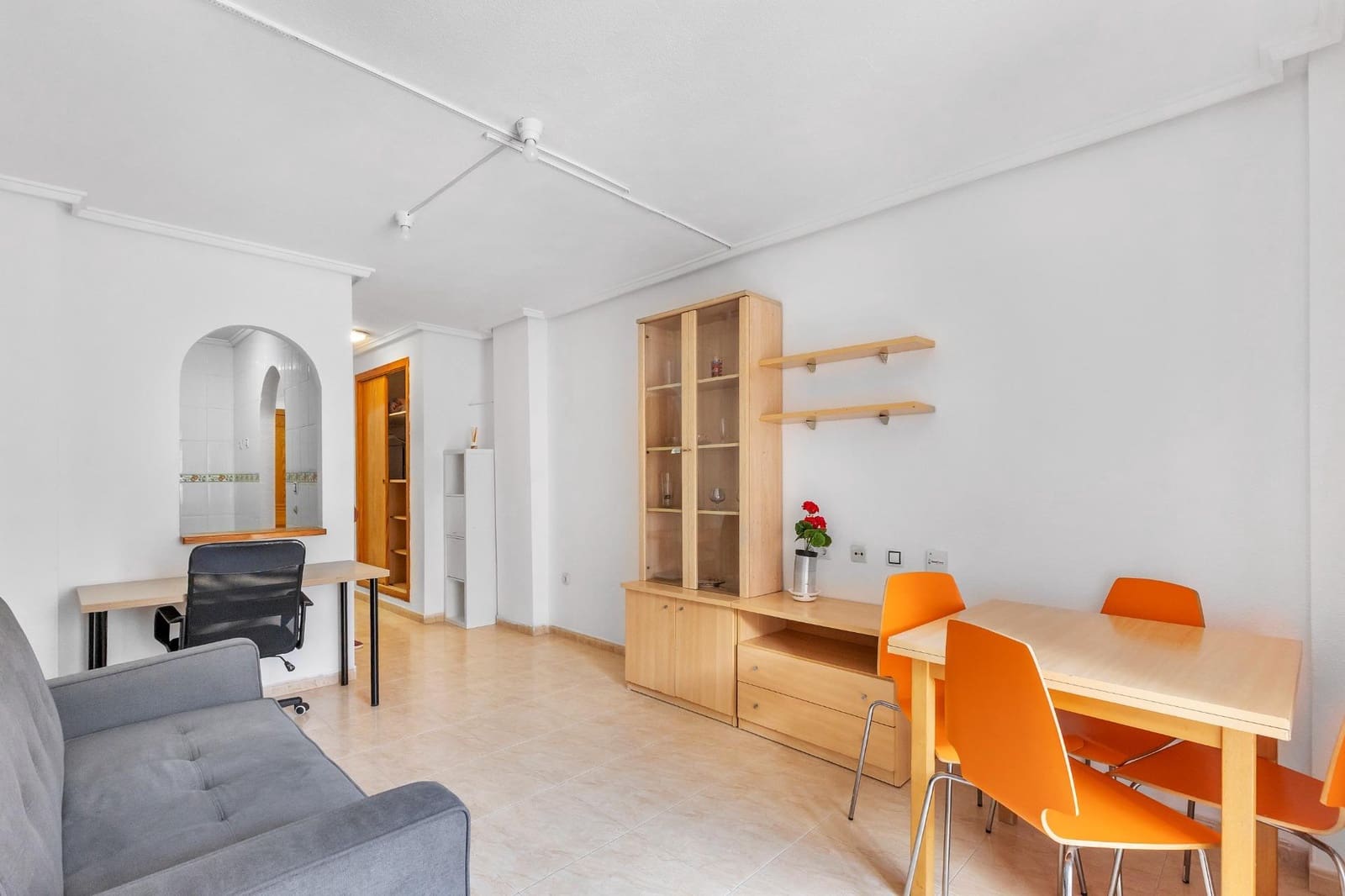 Studio til salgs i Torrevieja med svømmebasseng - € 99 900 (Ref: 9847618)