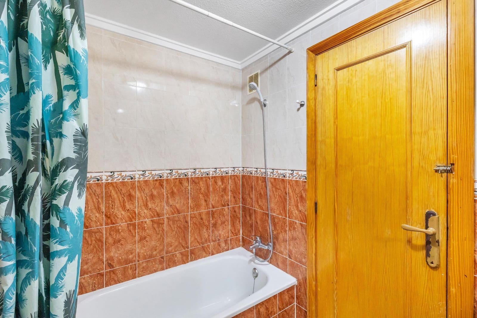 Studio til salgs i Torrevieja med svømmebasseng - € 99 900 (Ref: 9847618)