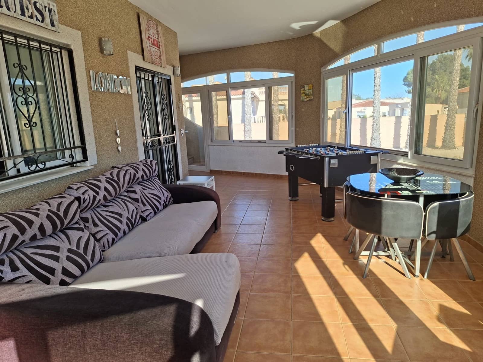 5 bedroom Villa for sale in Catral with pool - € 449,995 (Ref: 9847638)
