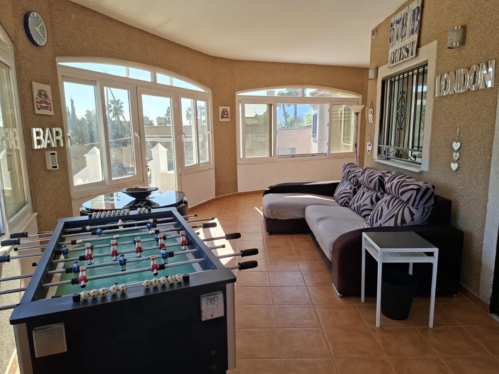 5 bedroom Villa for sale in Catral with pool - € 449,995 (Ref: 9847638)