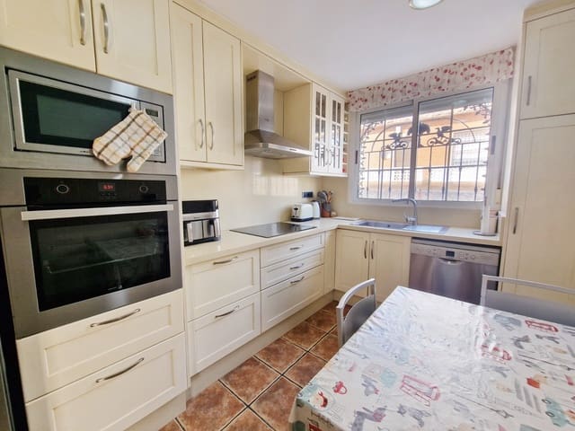 4 soverom Hus til salgs i Guardamar del Segura - € 345 000 (Ref: 9847652)