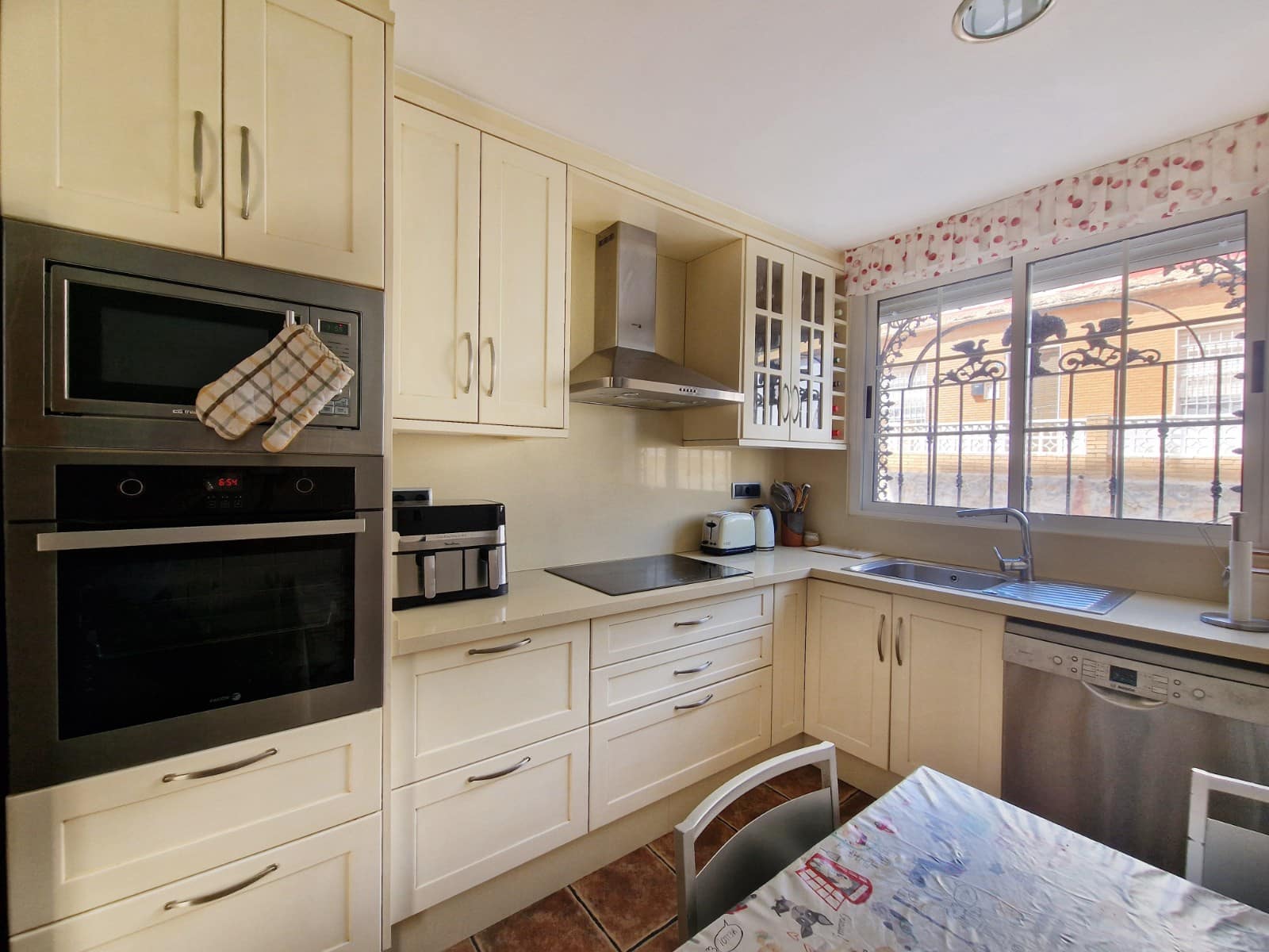 4 chambre Maison de Ville à vendre à Guardamar del Segura - 345 000 € (Ref: 9847652)
