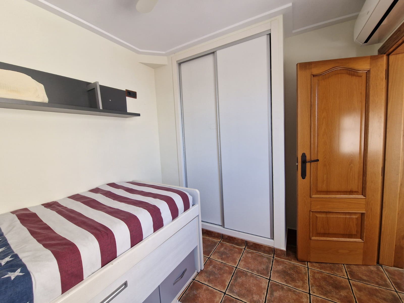 4 chambre Maison de Ville à vendre à Guardamar del Segura - 345 000 € (Ref: 9847652)