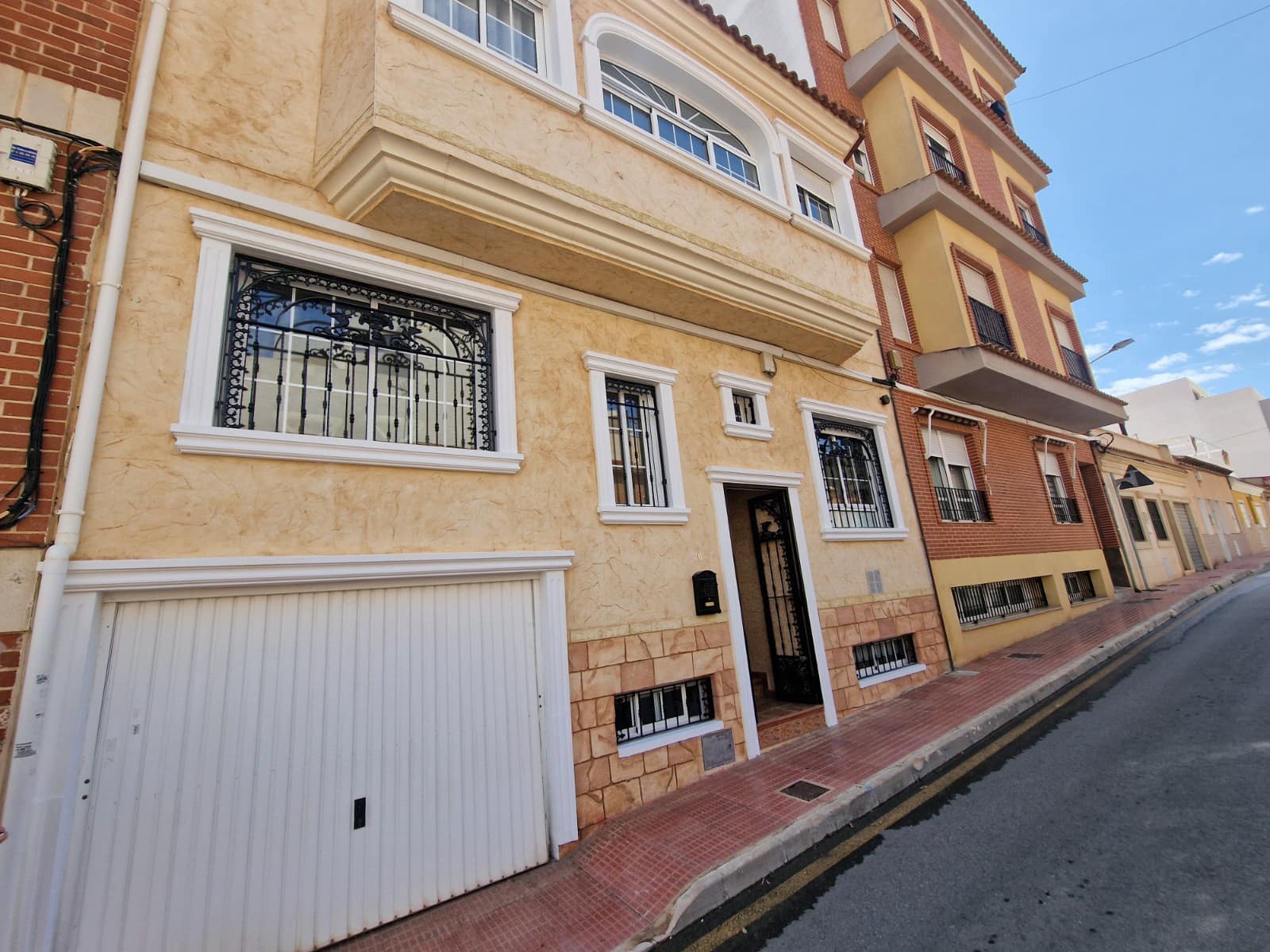 4 chambre Maison de Ville à vendre à Guardamar del Segura - 345 000 € (Ref: 9847652)