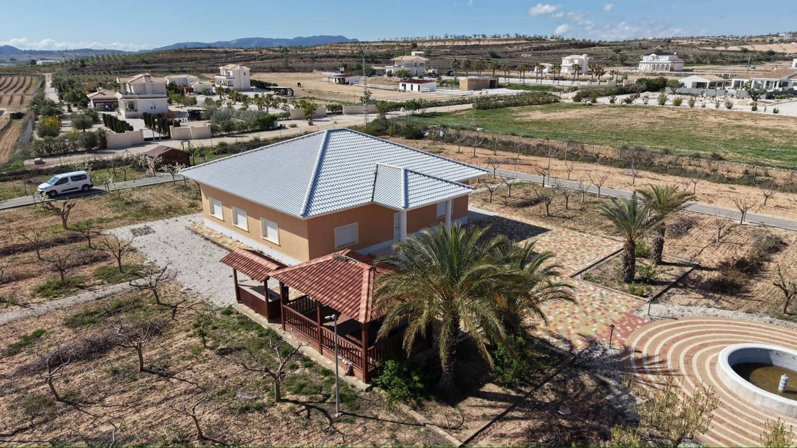 4 bedroom Villa for sale in Pinoso with pool - € 595,000 (Ref: 9847662)