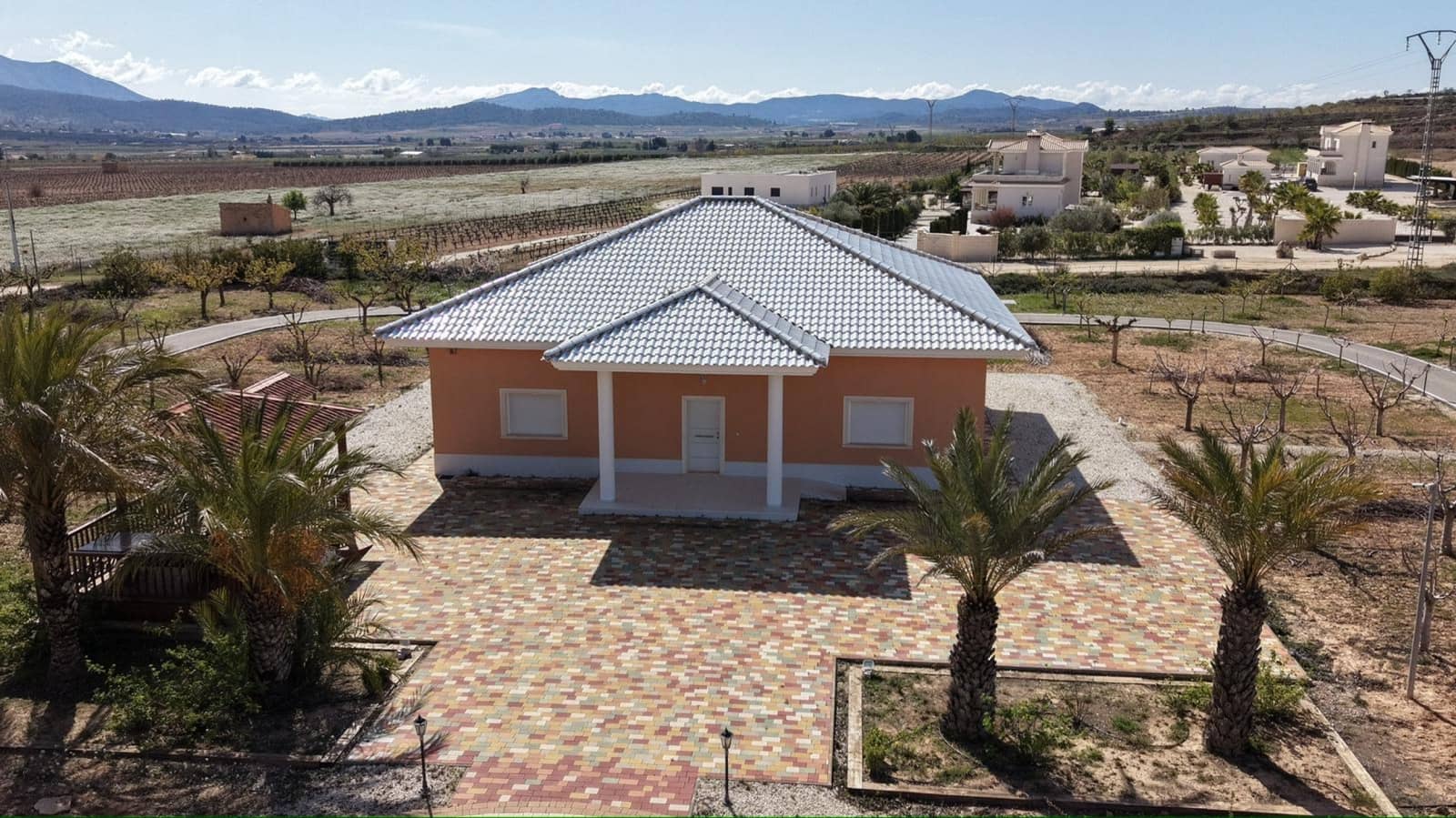4 bedroom Villa for sale in Pinoso with pool - € 595,000 (Ref: 9847662)