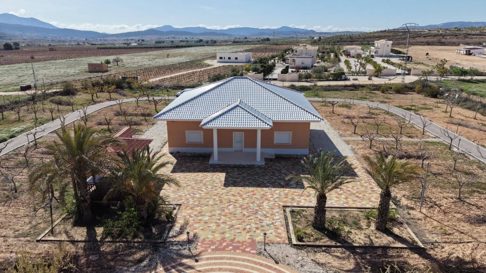 4 bedroom Villa for sale in Pinoso with pool - € 595,000 (Ref: 9847662)