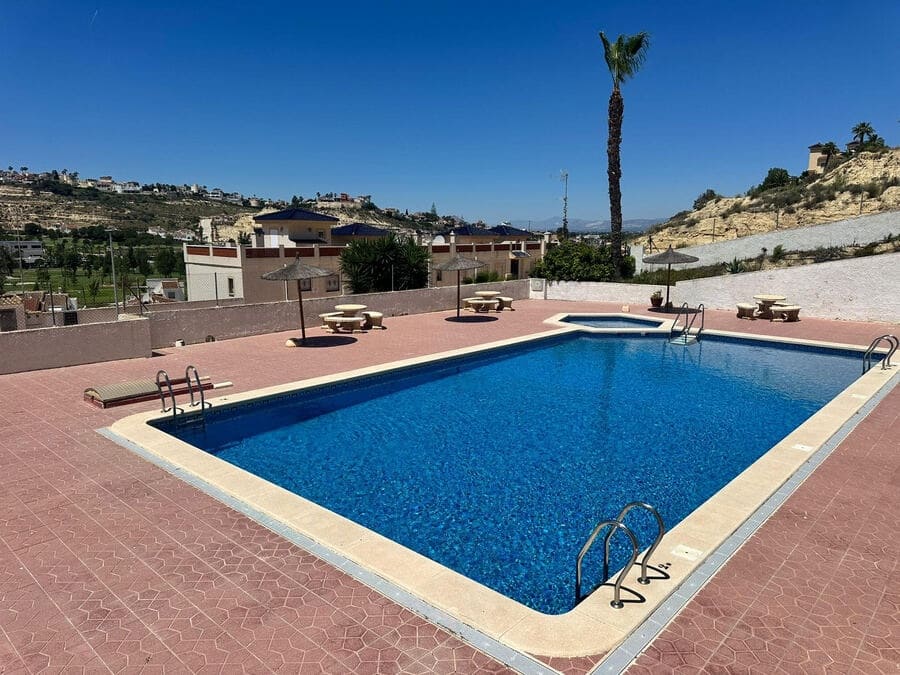 Bungalow de 2 habitaciones en Ciudad Quesada en venta con piscina - 190.000 € (Ref: 9851752)