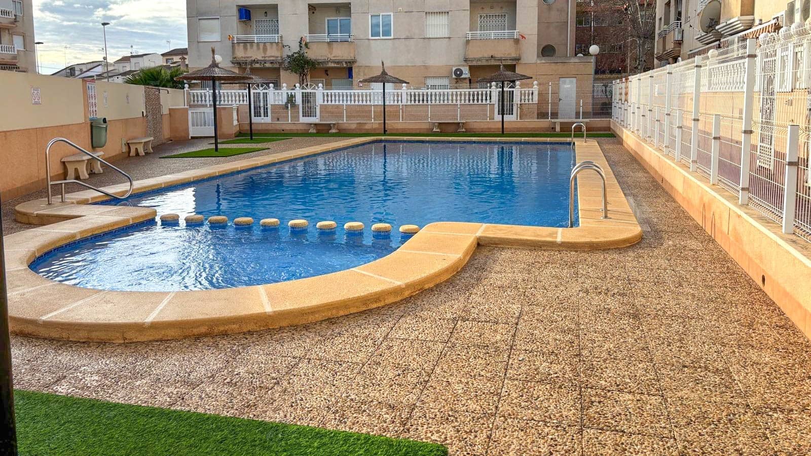 2 soveværelse Penthouse til salg i Torrevieja med garage - € 195.000 (Ref: 9858244)