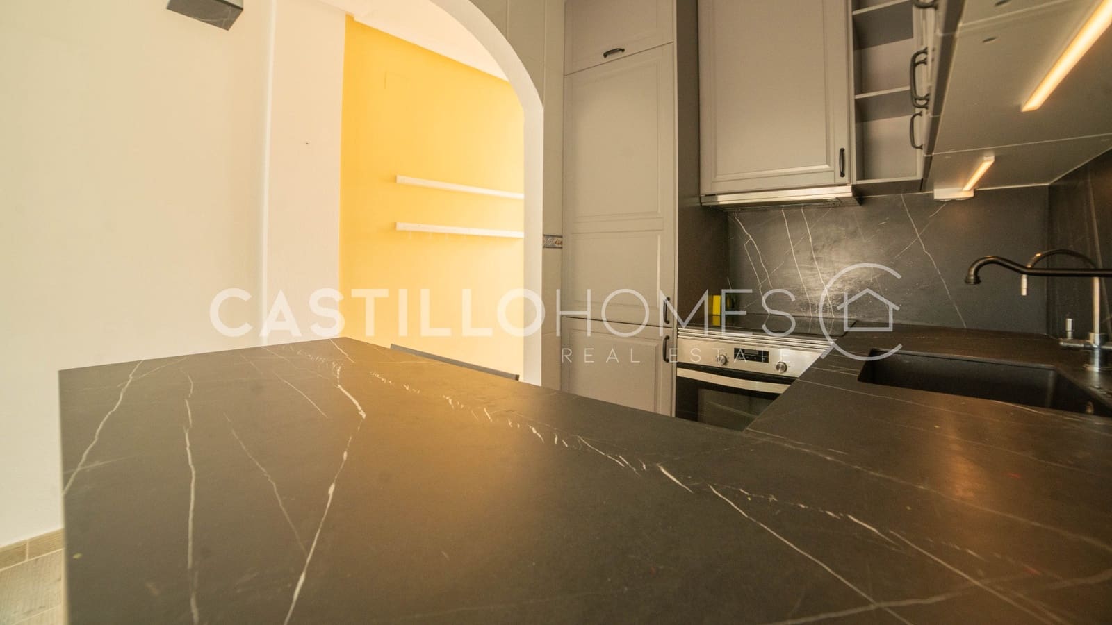 Ático de 2 habitaciones en Torrevieja en venta con piscina - 184.900 € (Ref: 9858244)