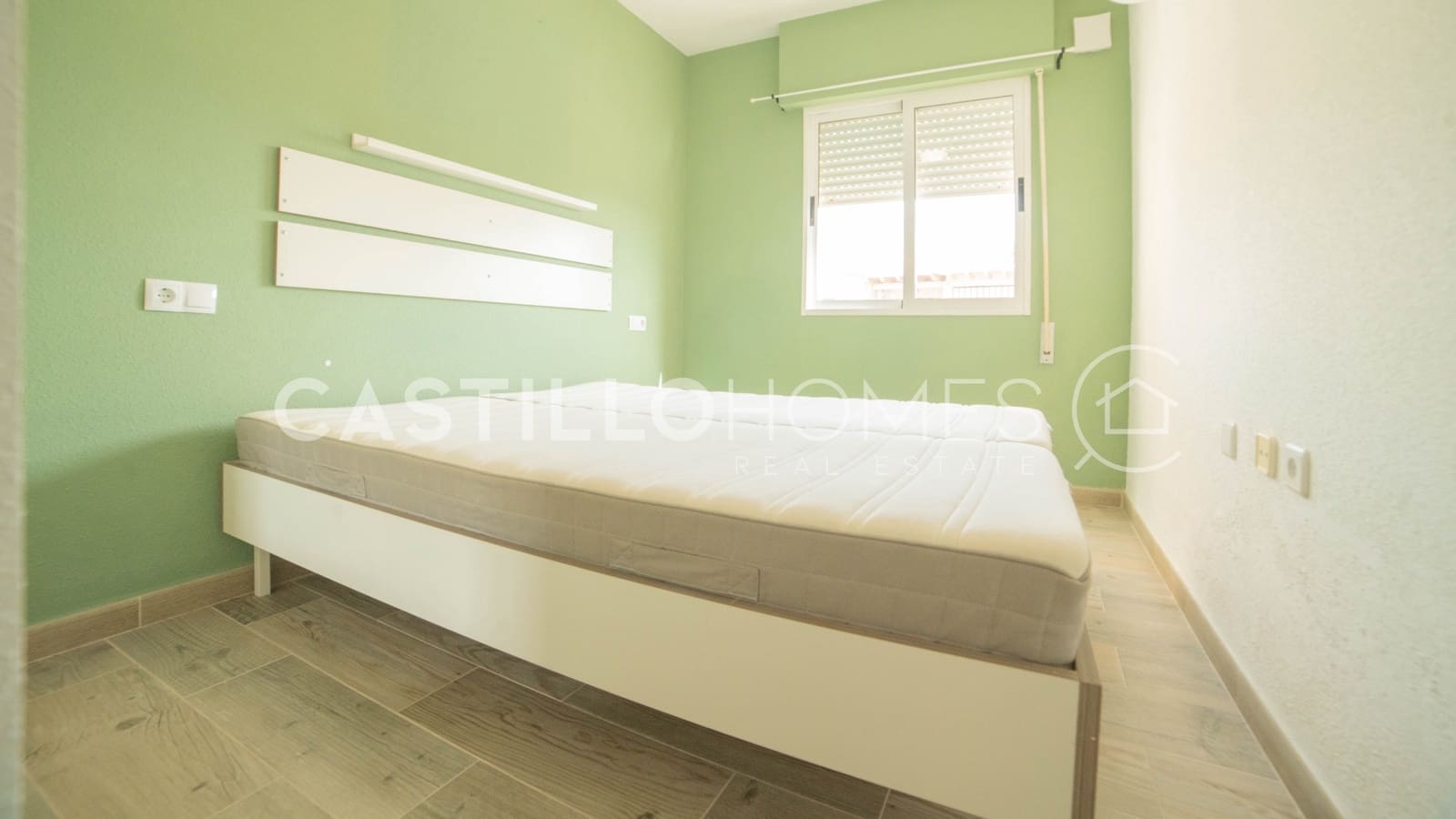 Ático de 2 habitaciones en Torrevieja en venta con piscina - 184.900 € (Ref: 9858244)