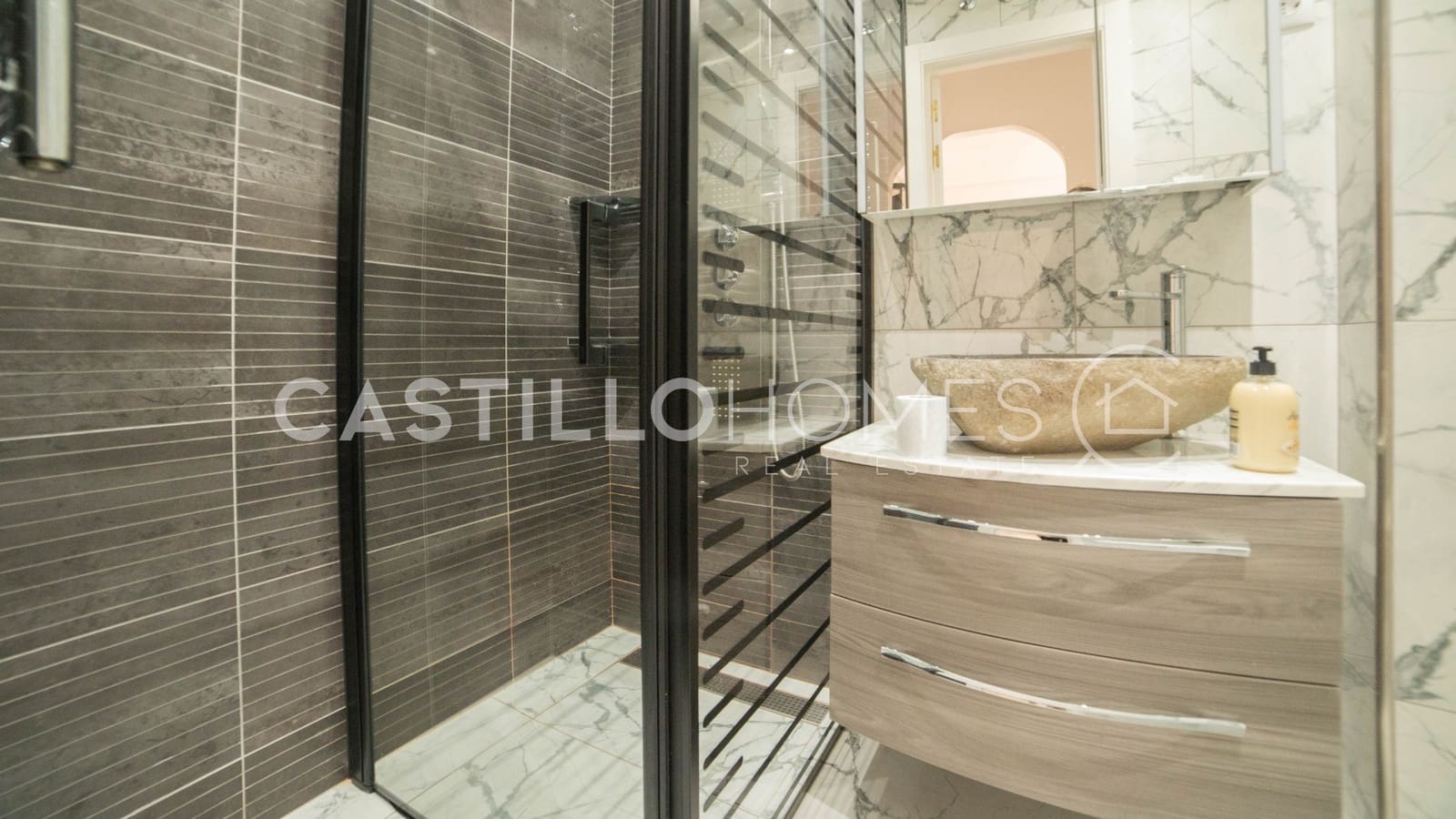 Ático de 2 habitaciones en Torrevieja en venta con piscina - 184.900 € (Ref: 9858244)