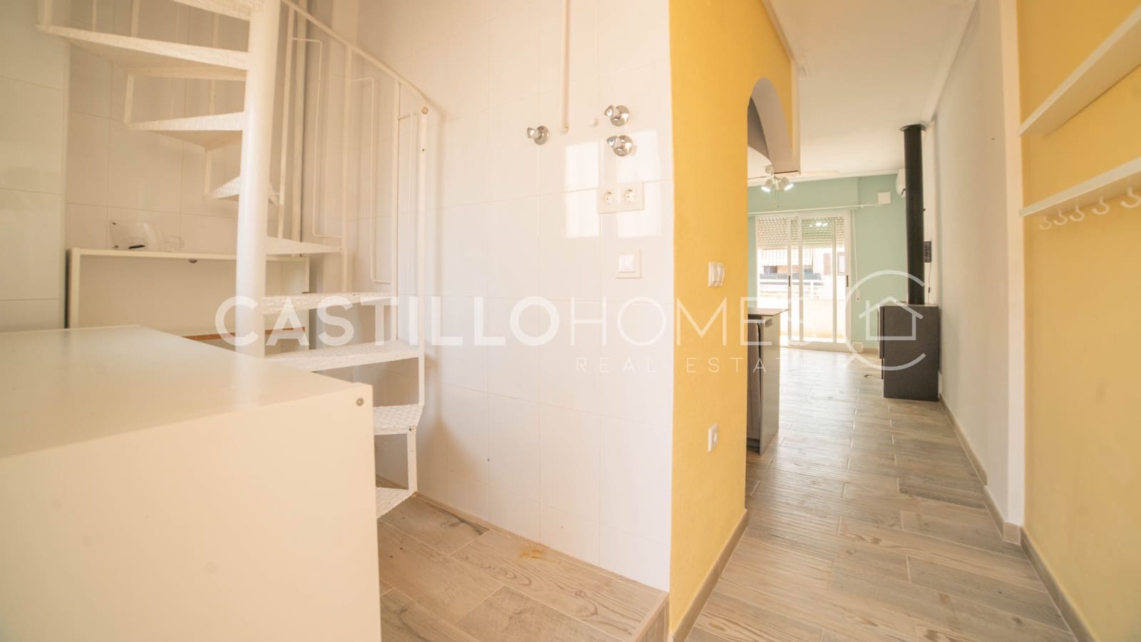 Ático de 2 habitaciones en Torrevieja en venta con piscina - 184.900 € (Ref: 9858244)