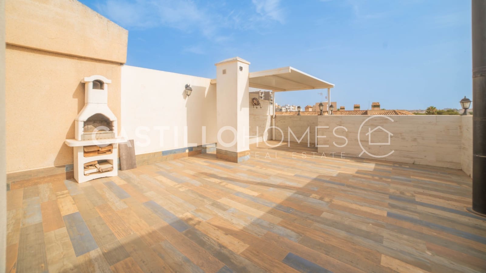Ático de 2 habitaciones en Torrevieja en venta con piscina - 184.900 € (Ref: 9858244)