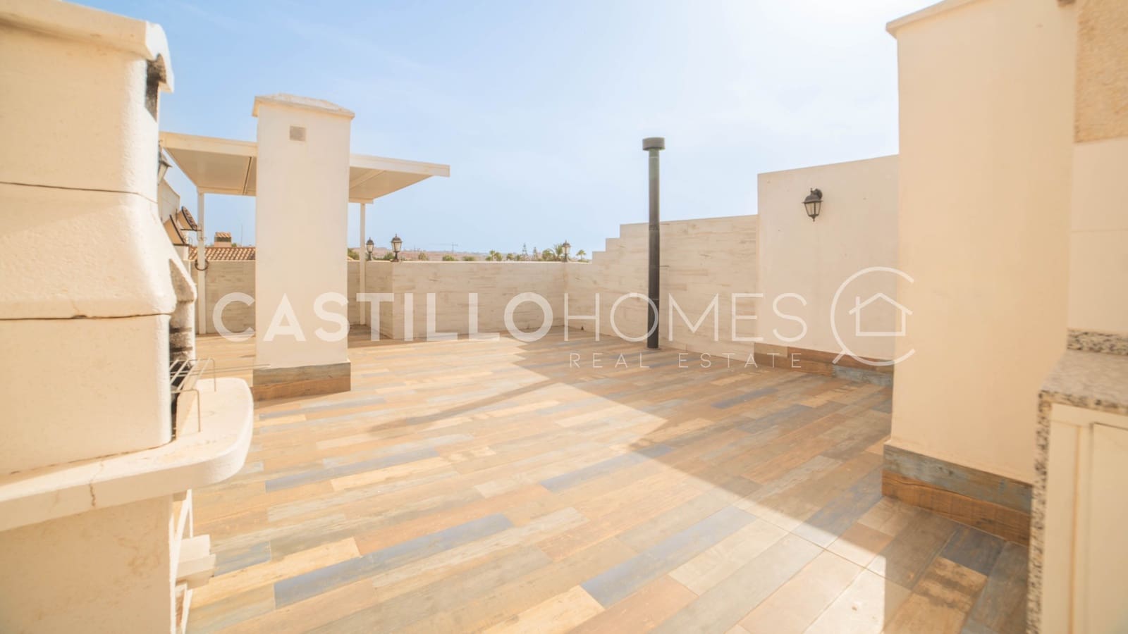 Ático de 2 habitaciones en Torrevieja en venta con piscina - 184.900 € (Ref: 9858244)