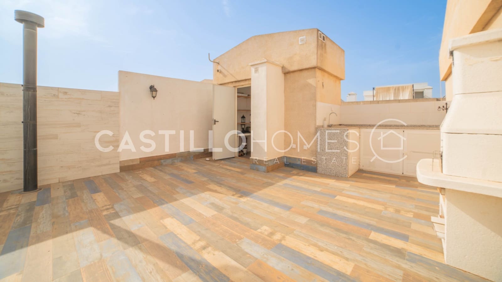 Ático de 2 habitaciones en Torrevieja en venta con piscina - 184.900 € (Ref: 9858244)