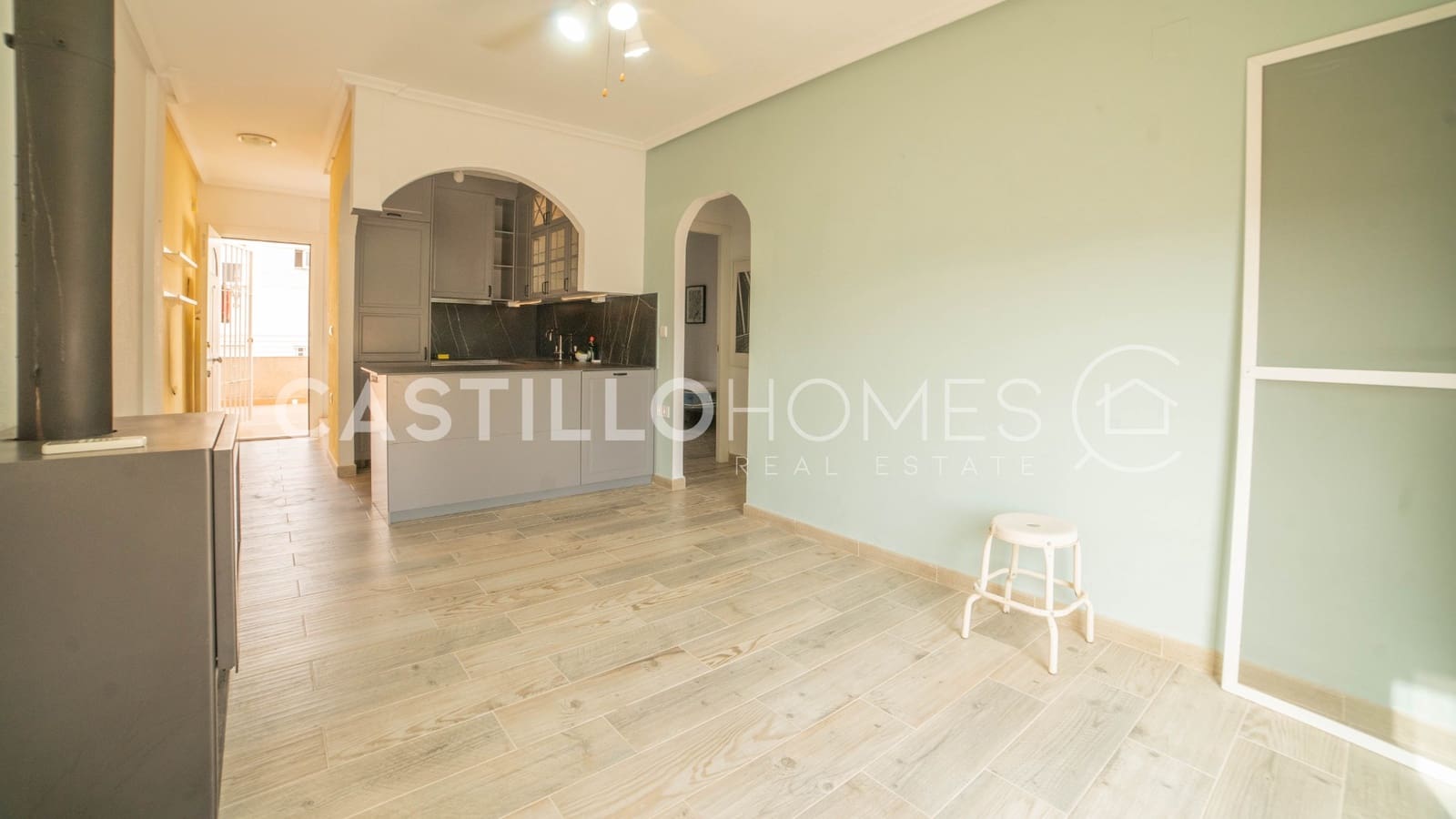 Ático de 2 habitaciones en Torrevieja en venta con piscina - 184.900 € (Ref: 9858244)