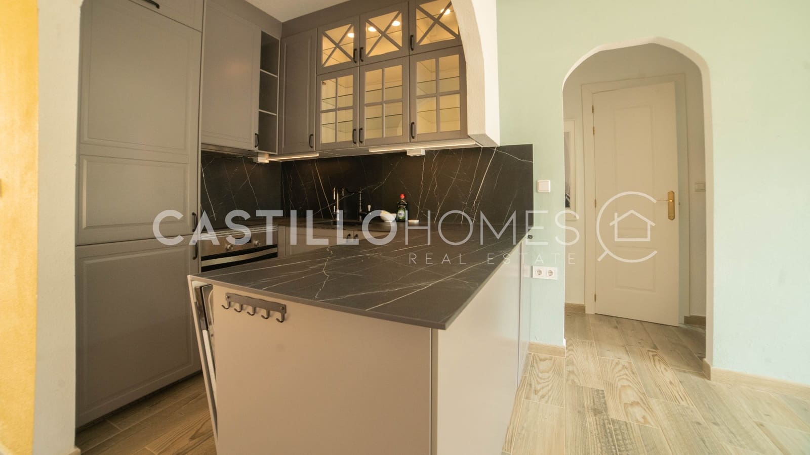 Ático de 2 habitaciones en Torrevieja en venta con piscina - 184.900 € (Ref: 9858244)