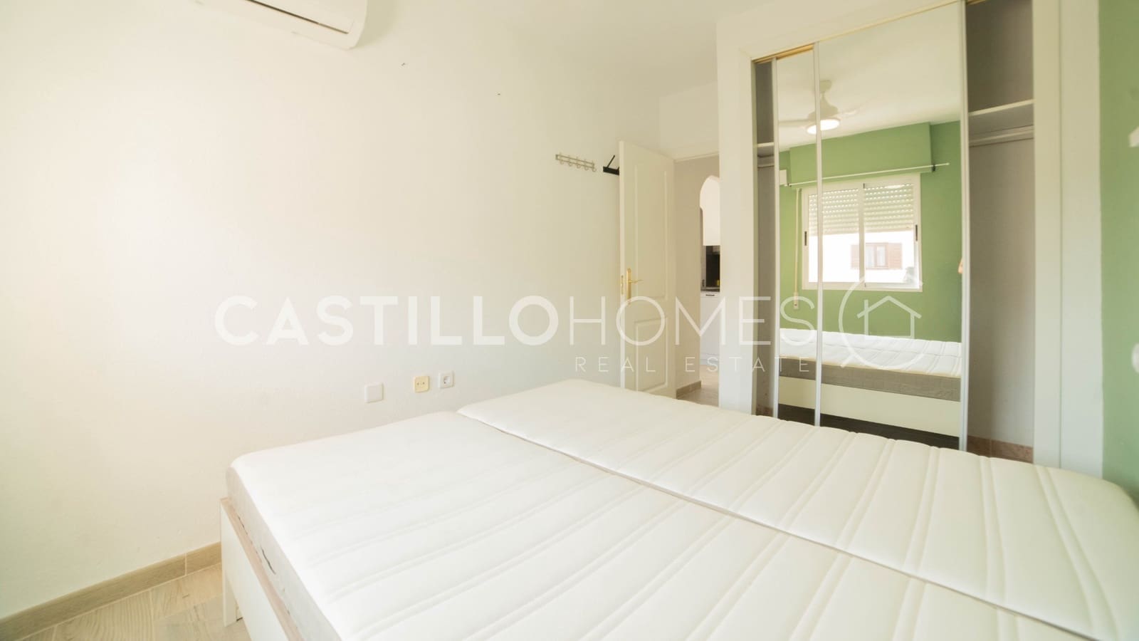 Ático de 2 habitaciones en Torrevieja en venta con piscina - 184.900 € (Ref: 9858244)