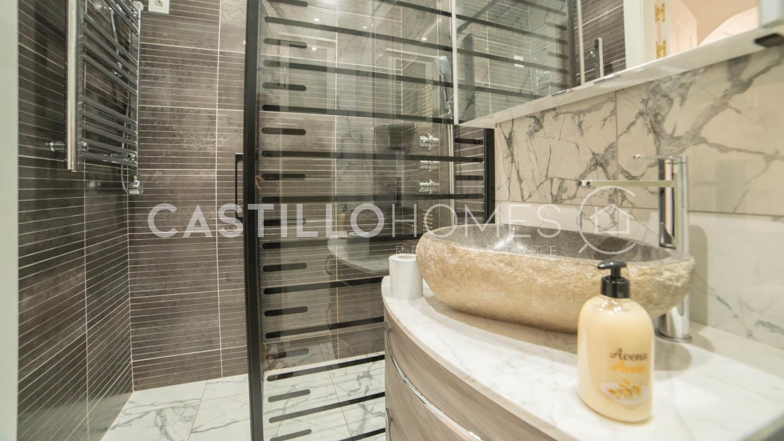 Ático de 2 habitaciones en Torrevieja en venta con piscina - 184.900 € (Ref: 9858244)