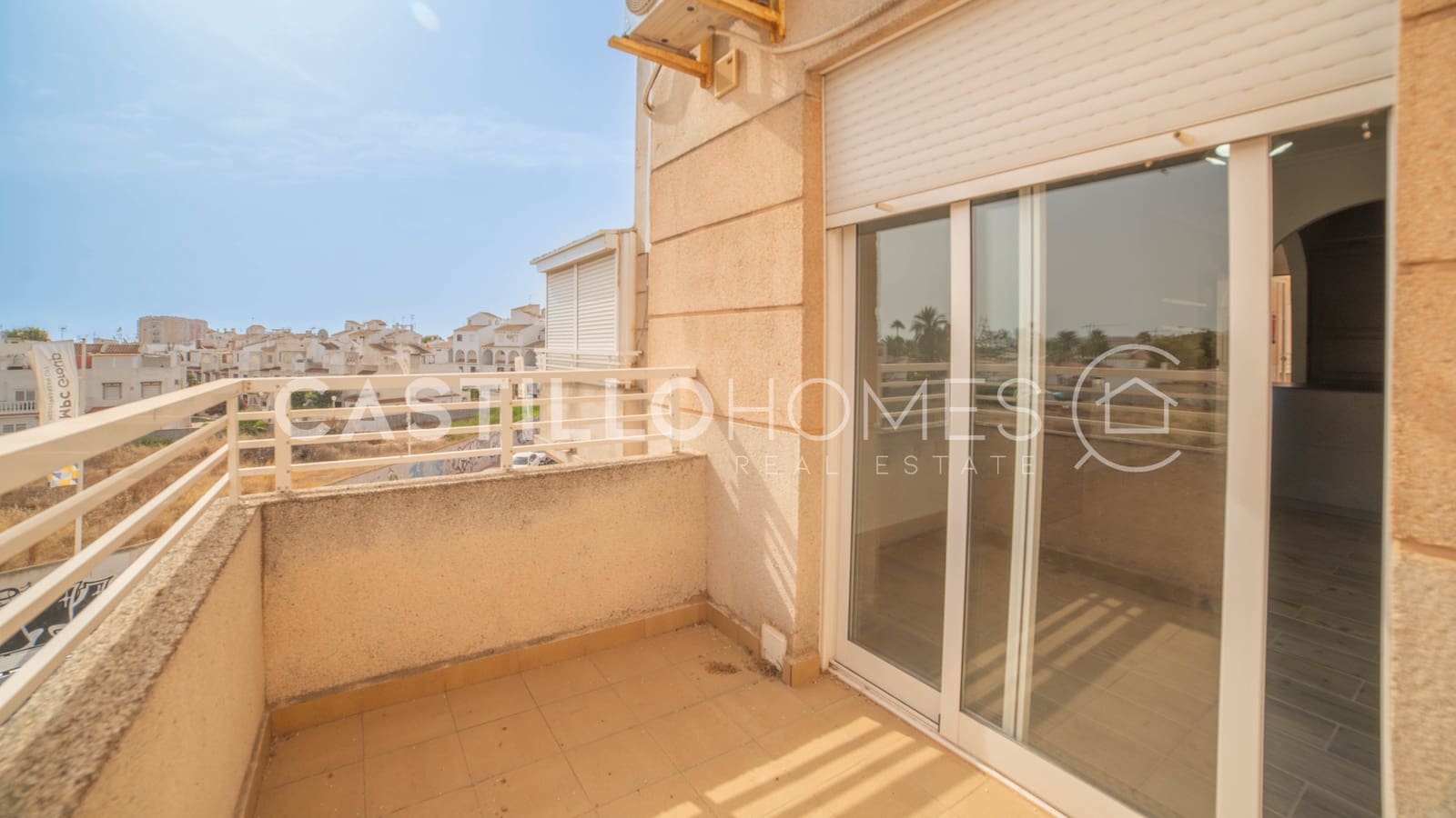 Ático de 2 habitaciones en Torrevieja en venta con piscina - 184.900 € (Ref: 9858244)