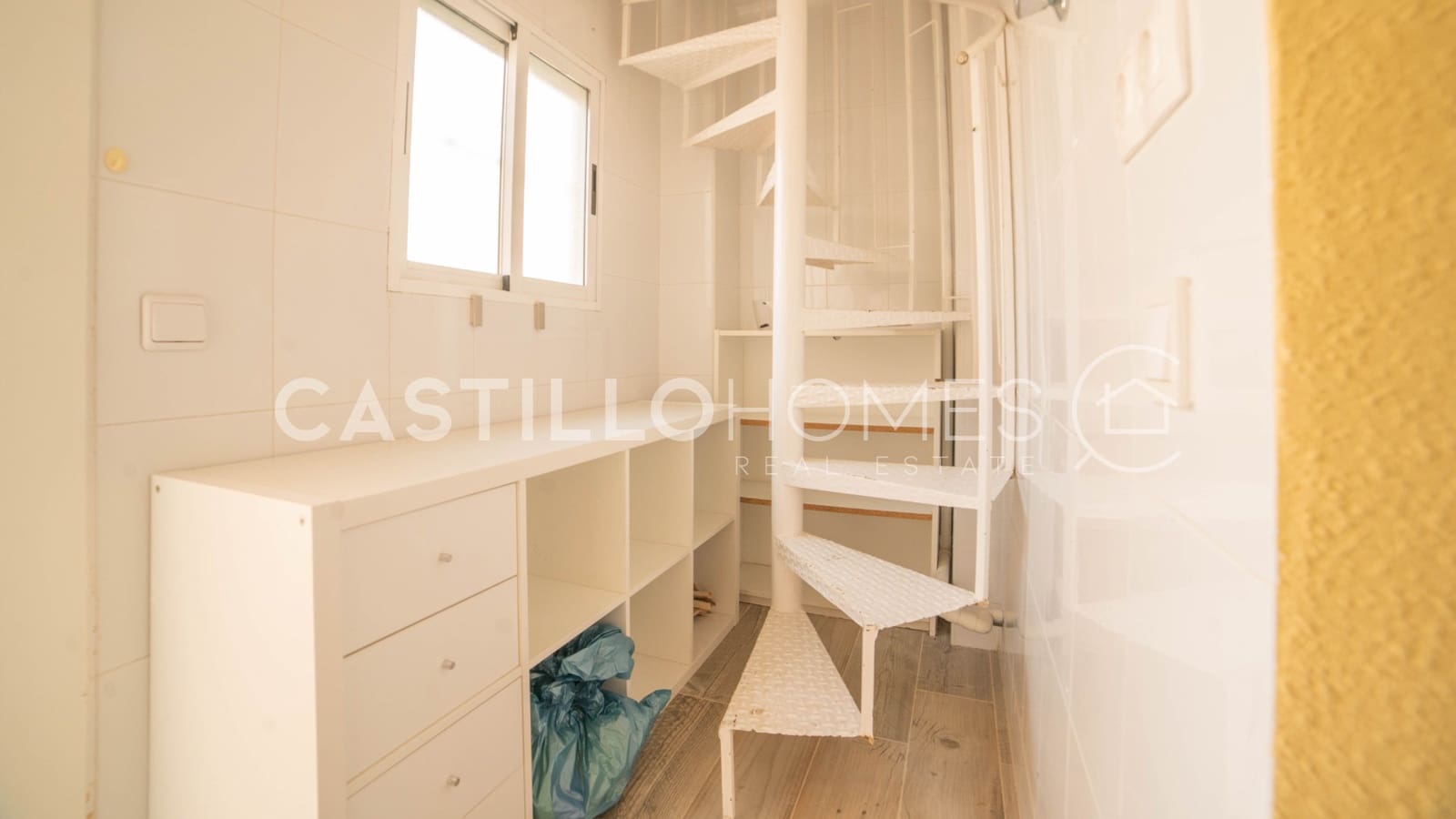 Ático de 2 habitaciones en Torrevieja en venta con piscina - 184.900 € (Ref: 9858244)
