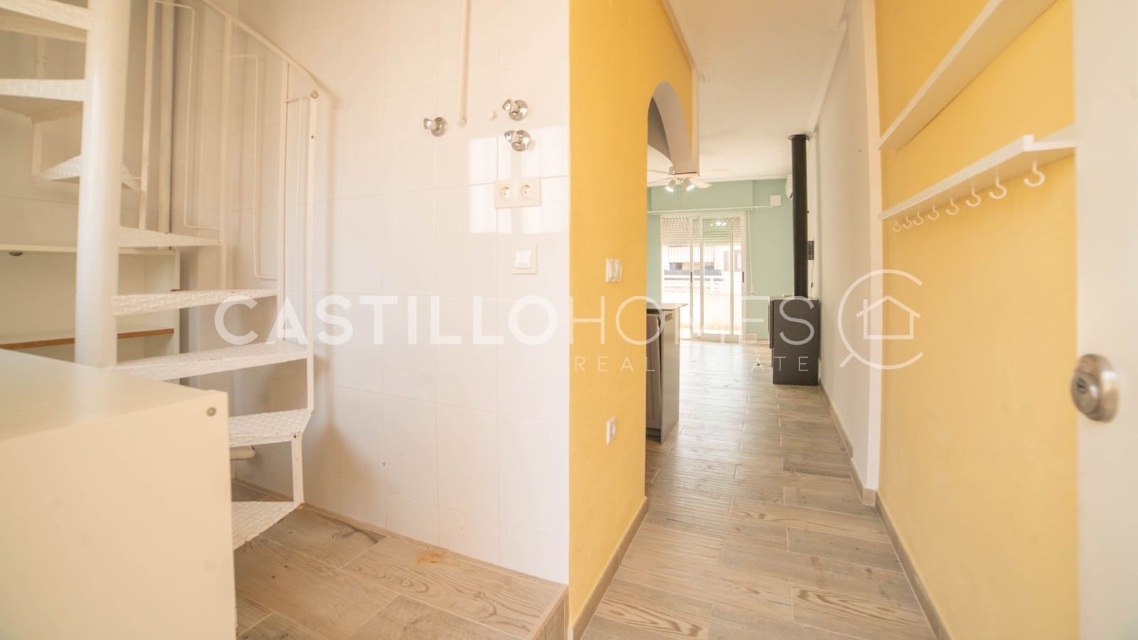 Ático de 2 habitaciones en Torrevieja en venta con piscina - 184.900 € (Ref: 9858244)