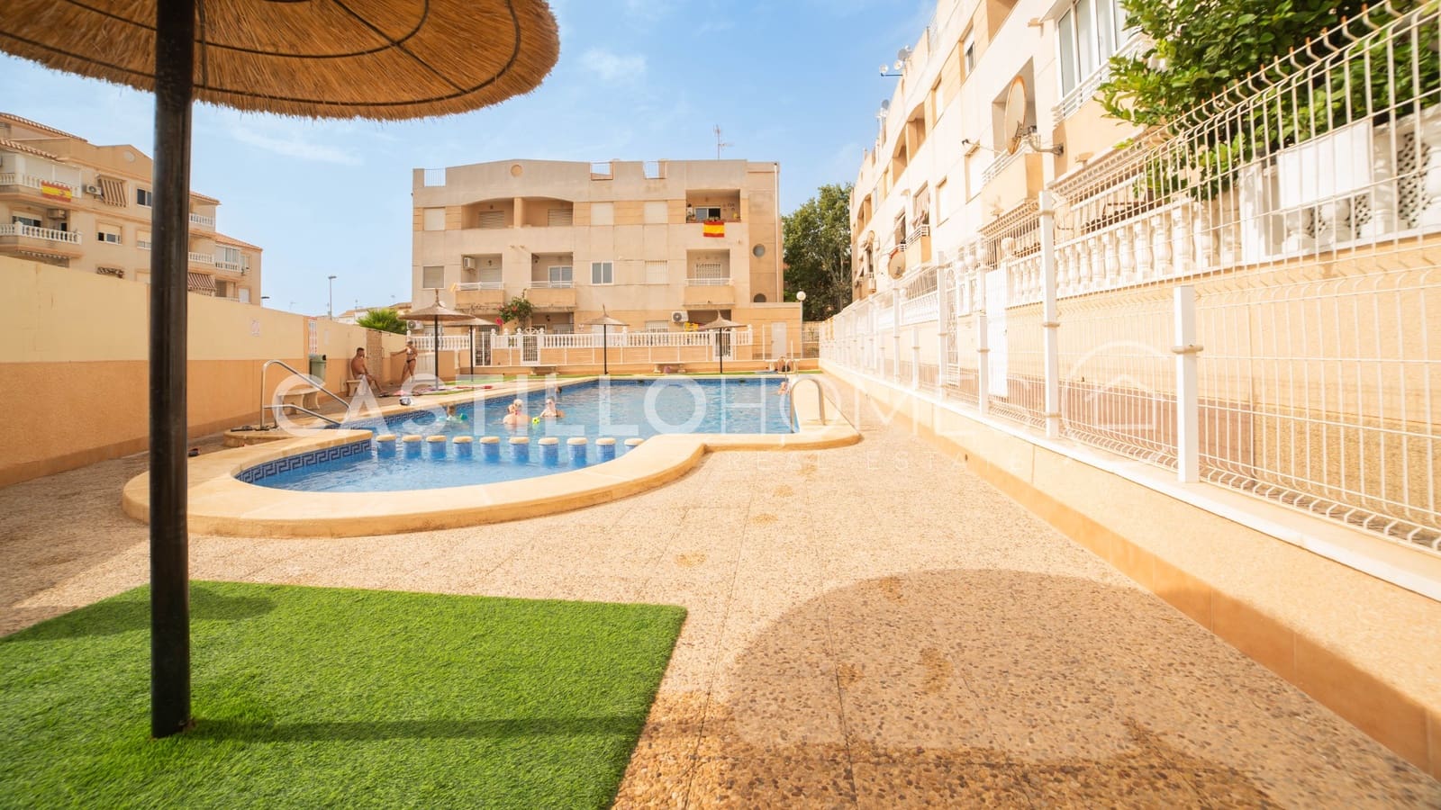 Ático de 2 habitaciones en Torrevieja en venta con piscina - 184.900 € (Ref: 9858244)