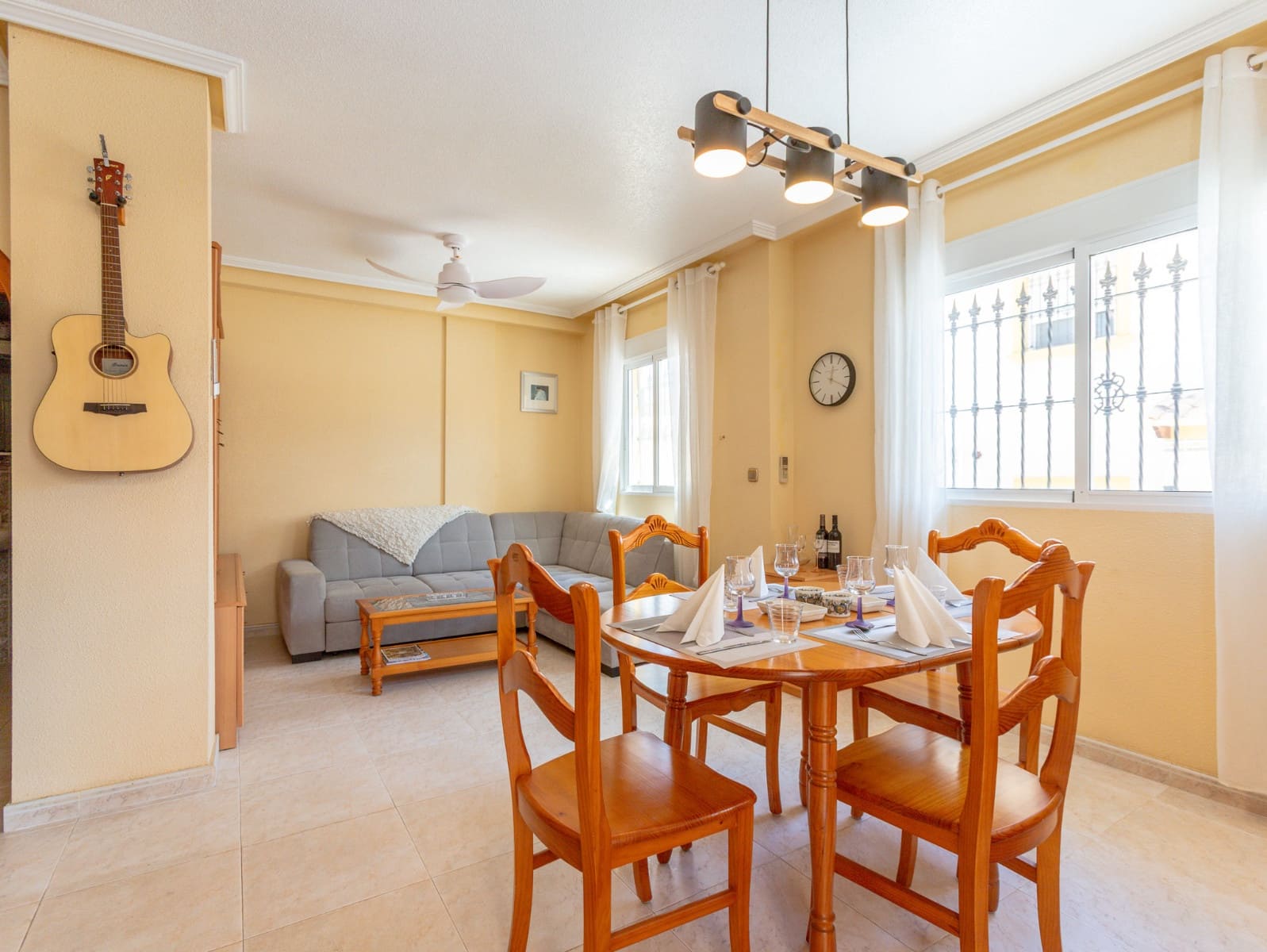 2 soverom Kjedet enebolig til salgs i Orihuela Costa med svømmebasseng - € 209 000 (Ref: 9858249)