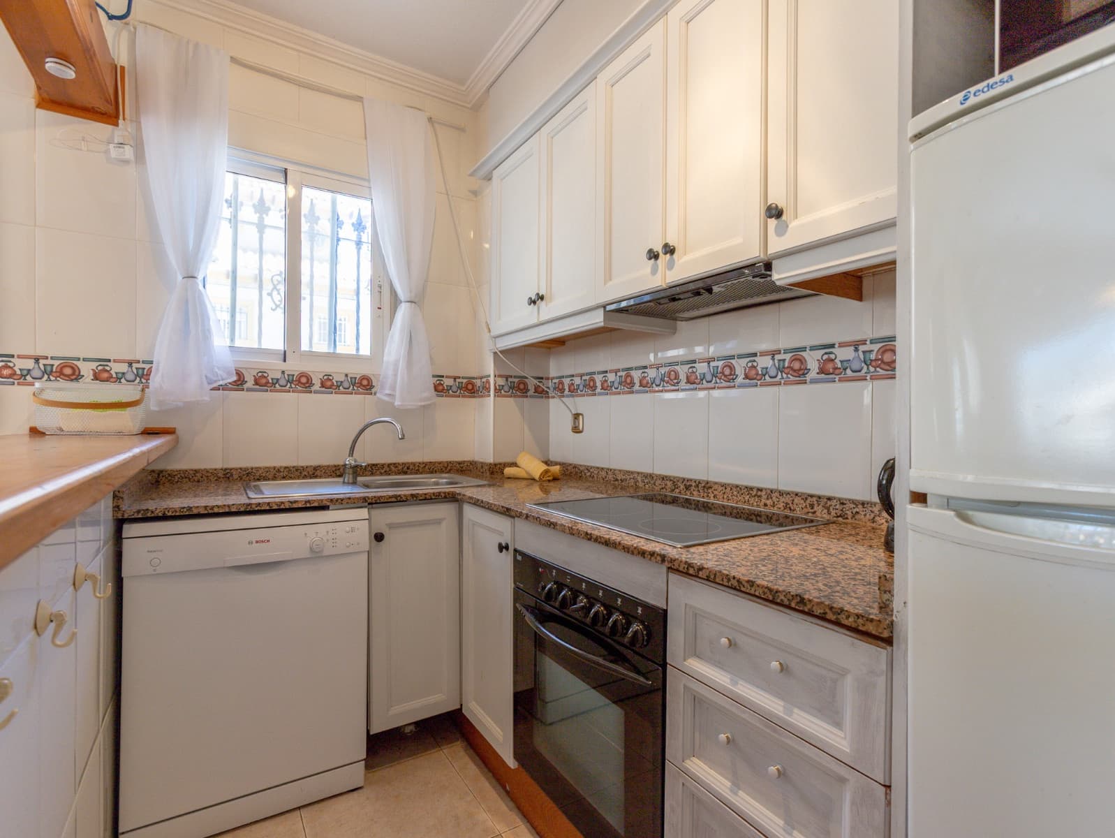 2 soverom Kjedet enebolig til salgs i Orihuela Costa med svømmebasseng - € 209 000 (Ref: 9858249)