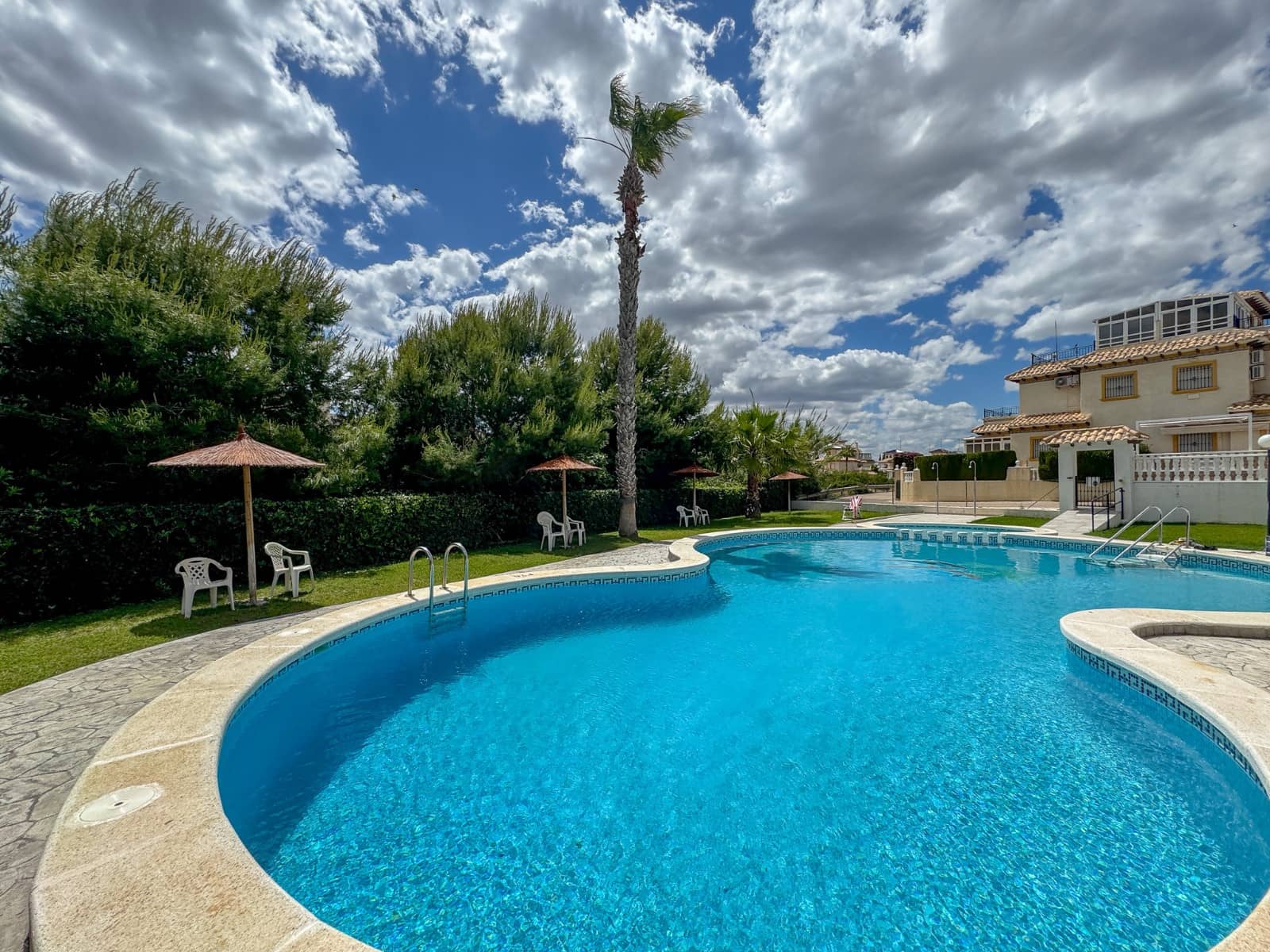 2 soverom Kjedet enebolig til salgs i Orihuela Costa med svømmebasseng - € 209 000 (Ref: 9858249)