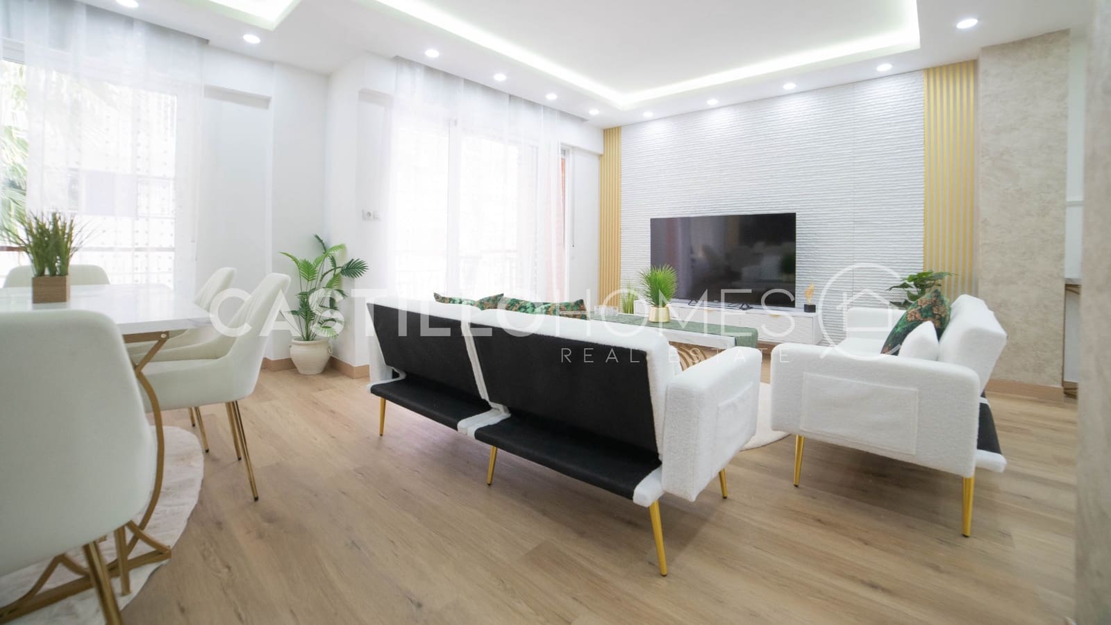 Apartamento de 4 habitaciones en Torrevieja en venta - 285.000 € (Ref: 9858253)