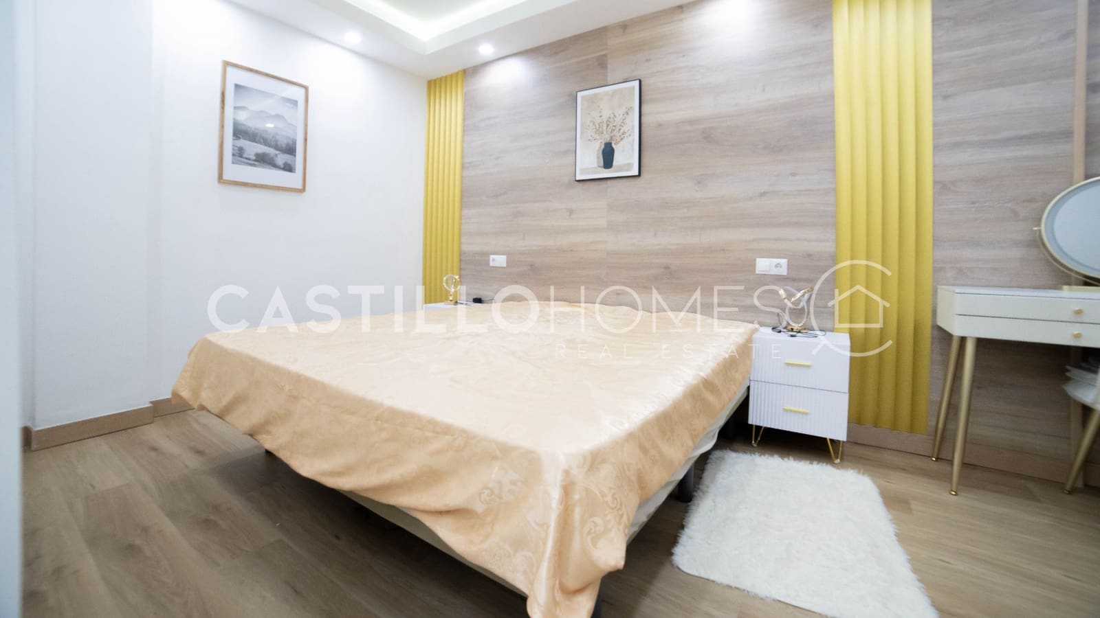 Apartamento de 4 habitaciones en Torrevieja en venta - 285.000 € (Ref: 9858253)