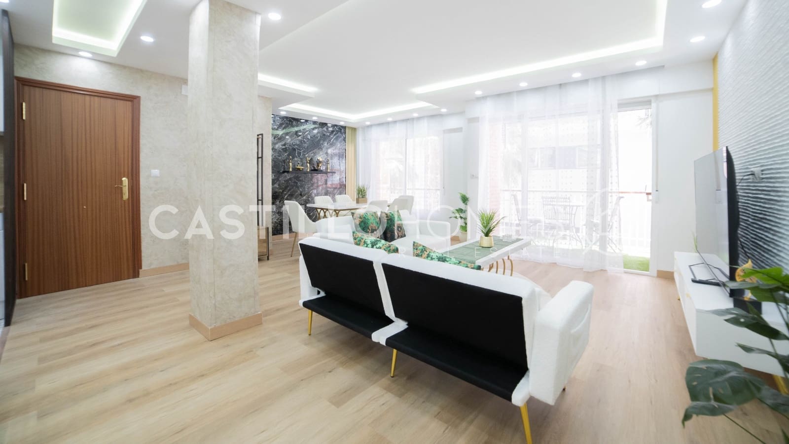 Apartamento de 4 habitaciones en Torrevieja en venta - 285.000 € (Ref: 9858253)