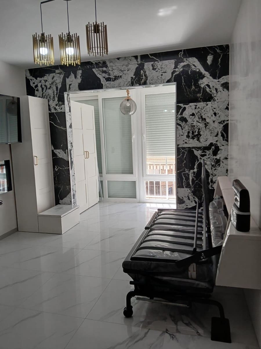 Studio for sale in Torrevieja - € 139,900 (Ref: 9860383)