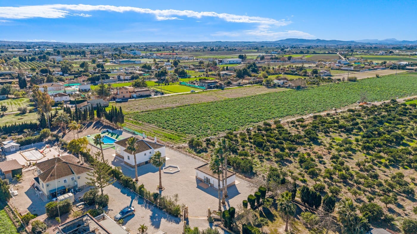 4 soveværelse Finca/Landehus til salg i Dolores med swimmingpool - € 529.900 (Ref: 9863808)
