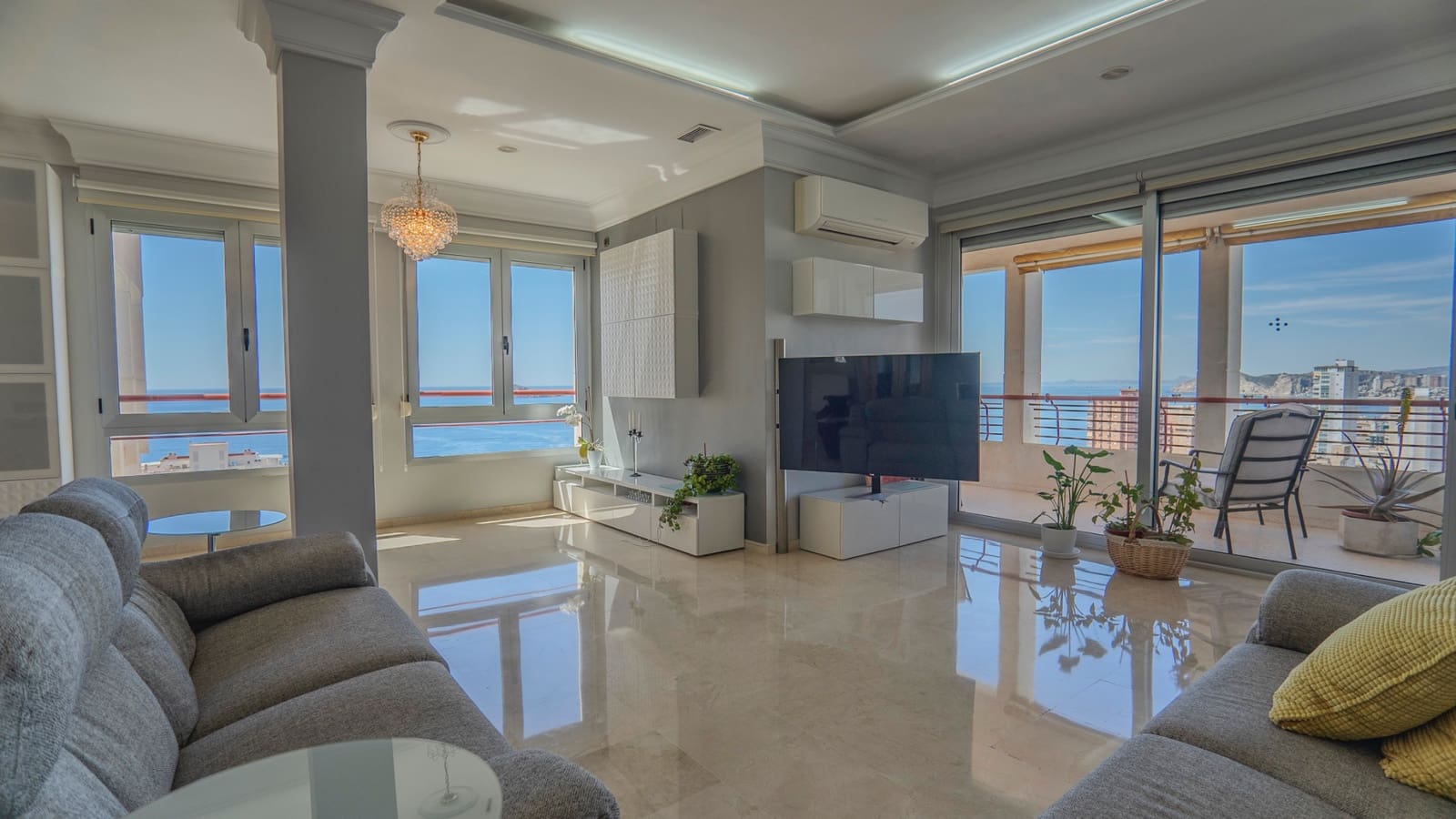 5 sypialnia Apartament na sprzedaż w Benidorm z basenem - 1 700 000 € (Ref: 9863818)