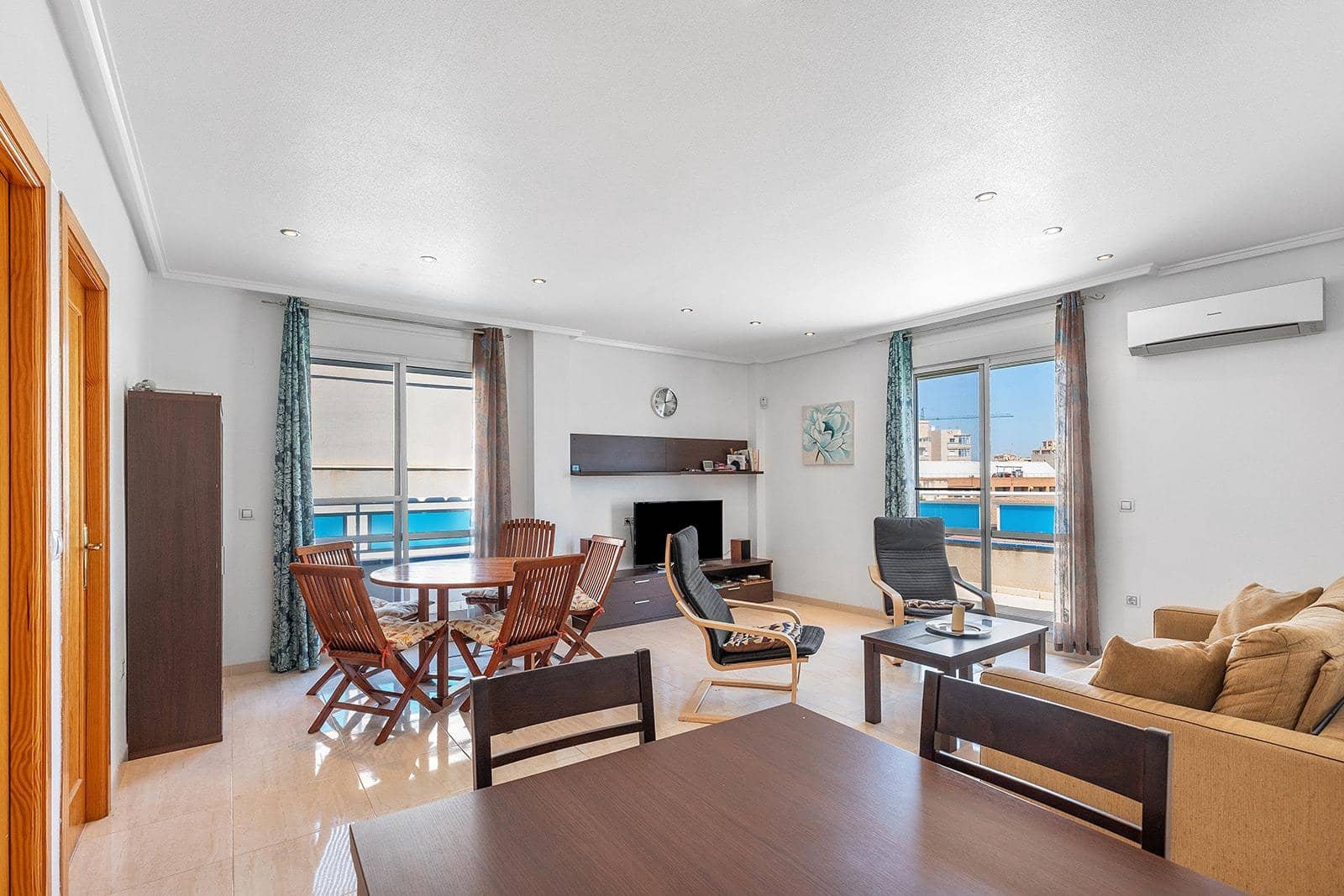 Ático de 3 habitaciones en Torrevieja en venta con piscina - 213.500 € (Ref: 9876874)