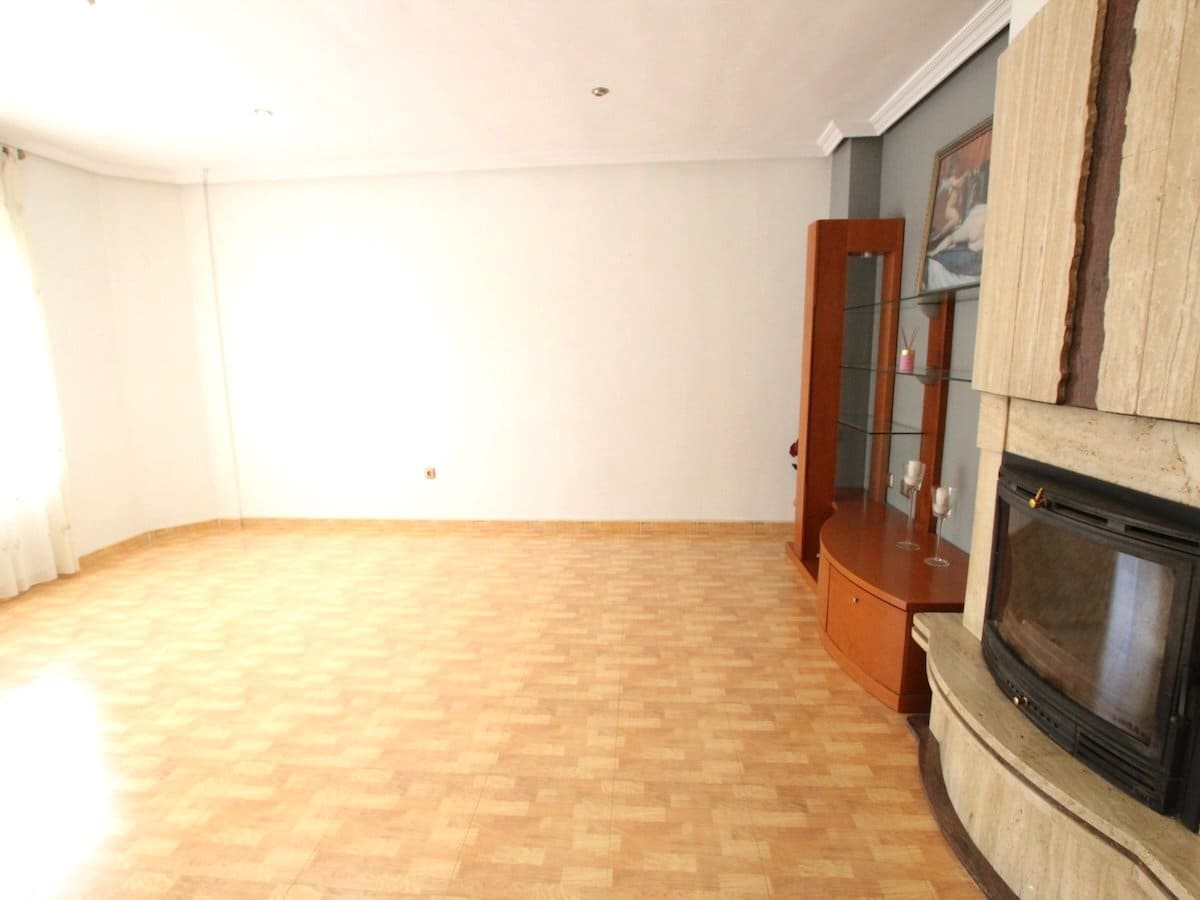 3 soverom Hus til salgs i Los Palacios - € 249 500 (Ref: 9876875)