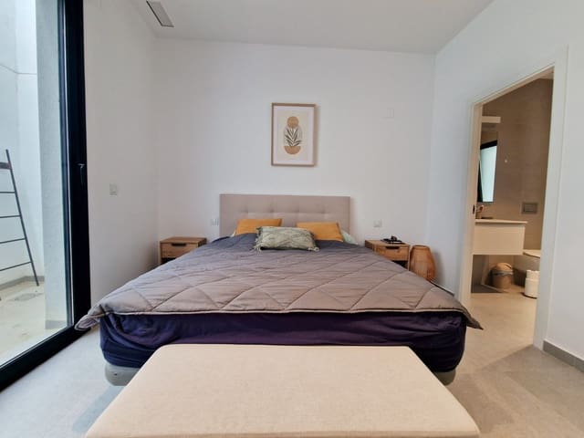 4 sypialnia Willa na sprzedaż w Guardamar del Segura z basenem garażem - 570 000 € (Ref: 9892628)