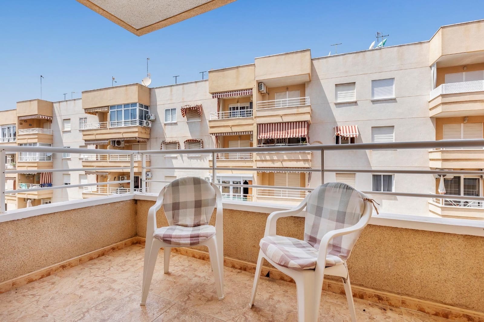 2 Zimmer Wohnung zu verkaufen in Torrevieja mit Pool Garage - 149.900 € (Ref: 9899815)