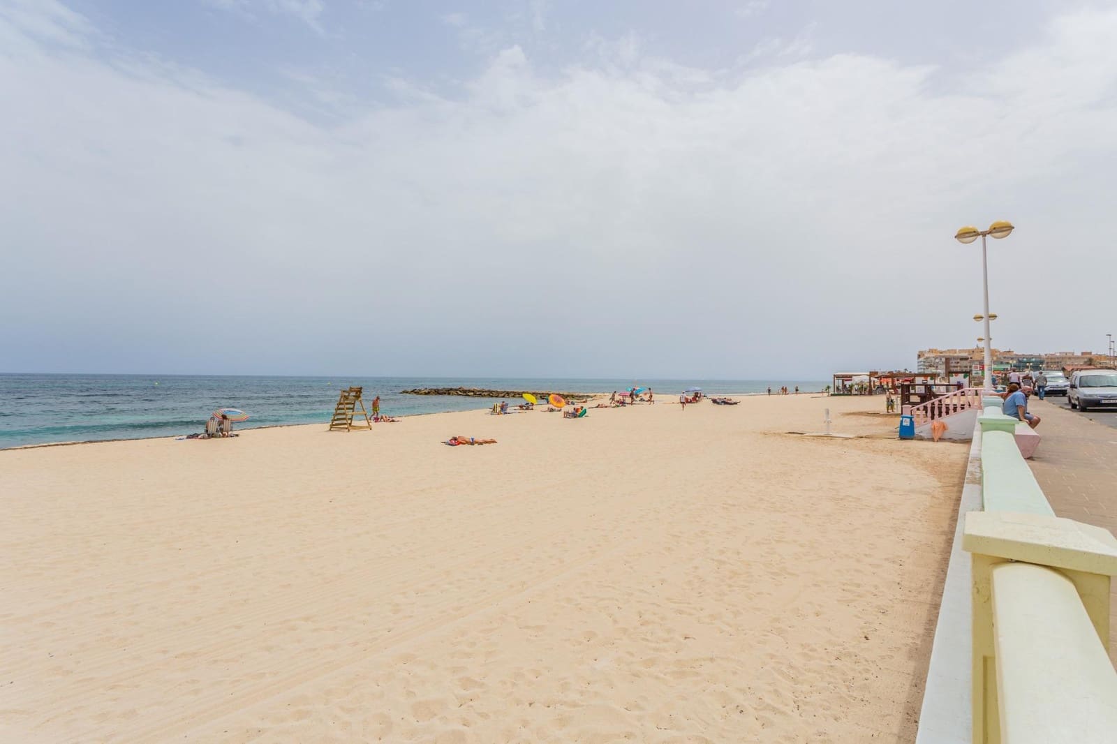 3 makuuhuone Kattohuoneisto myytävänä paikassa Torrevieja mukana uima-altaan - 199 900 € (Ref: 9899817)