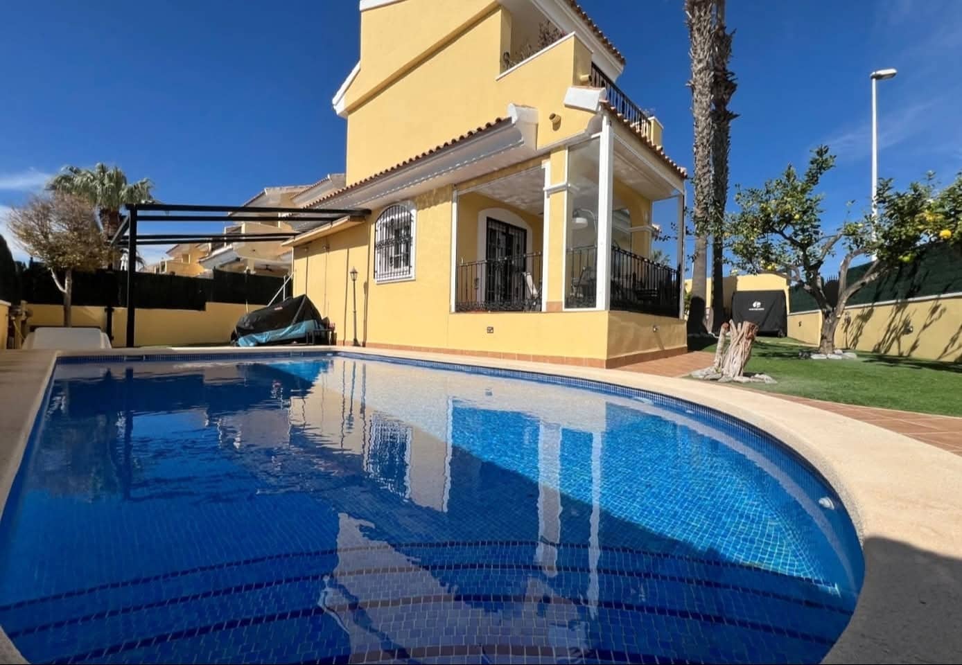 3 sovrum Villa till salu i Orihuela Costa med pool - 425 000 € (Ref: 9902108)