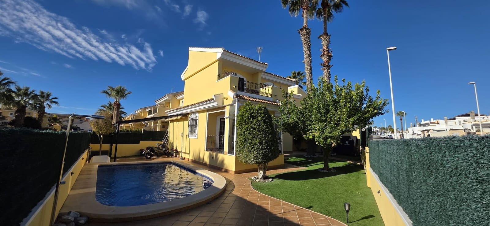 3 sovrum Villa till salu i Orihuela Costa med pool - 425 000 € (Ref: 9902108)