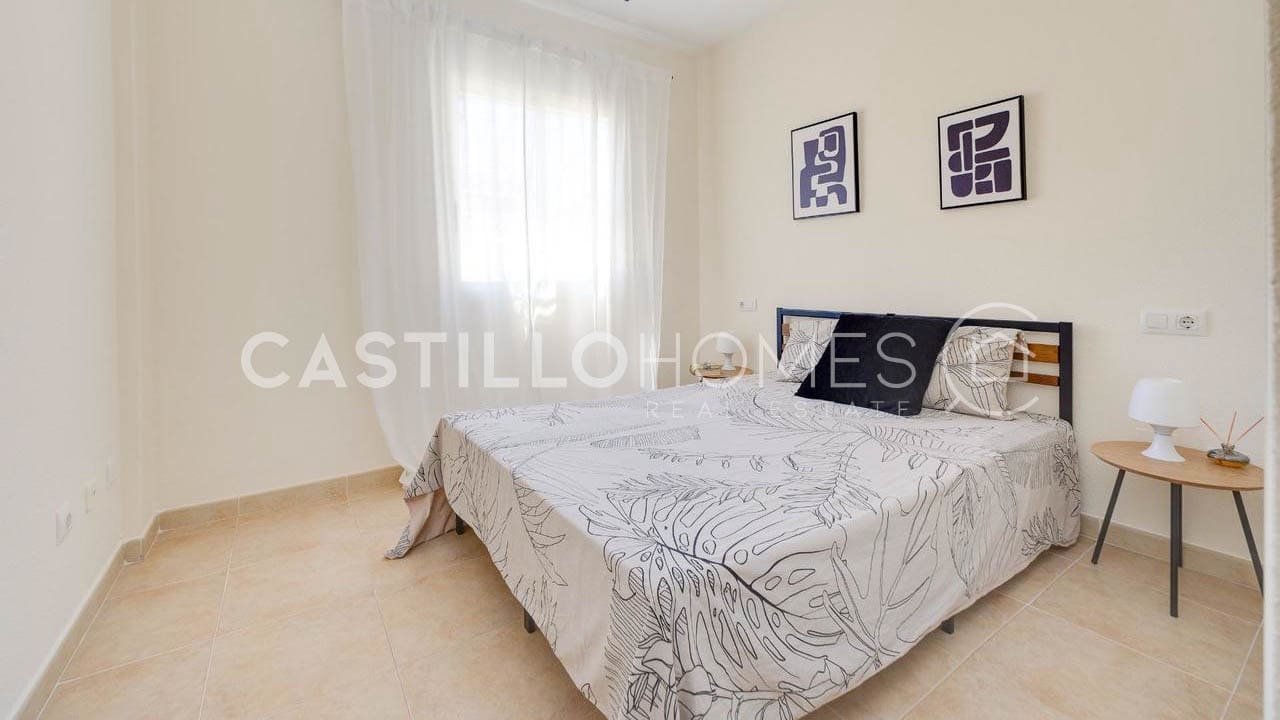 2 chambre Bungalow à vendre à Torrevieja avec piscine garage - 179 900 € (Ref: 9902109)